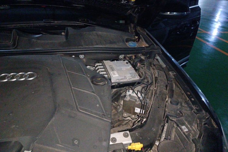 Used Audi Q7 2020 55 TFSI quattro S line sports model Engine Bay Left