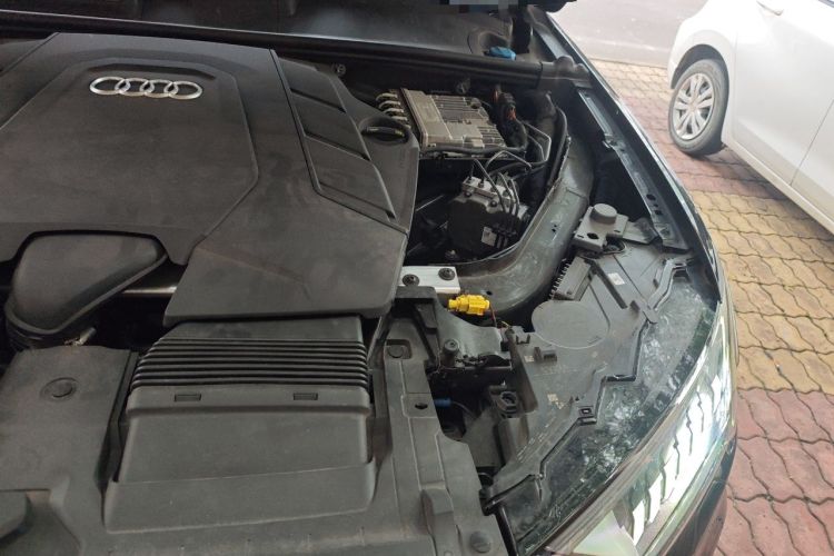 Used Audi Q7 2020 55 TFSI quattro S line sports model Engine Bay Left