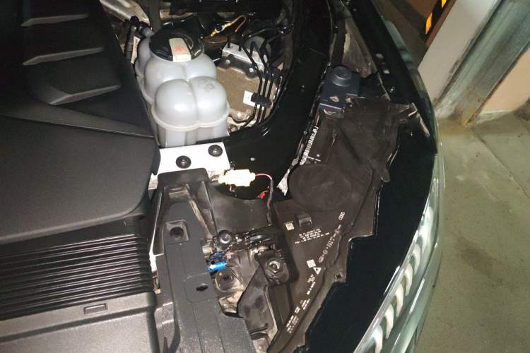 Used Audi Q7 2020 45 TFSI quattro Exclusive Edition Engine Bay Left