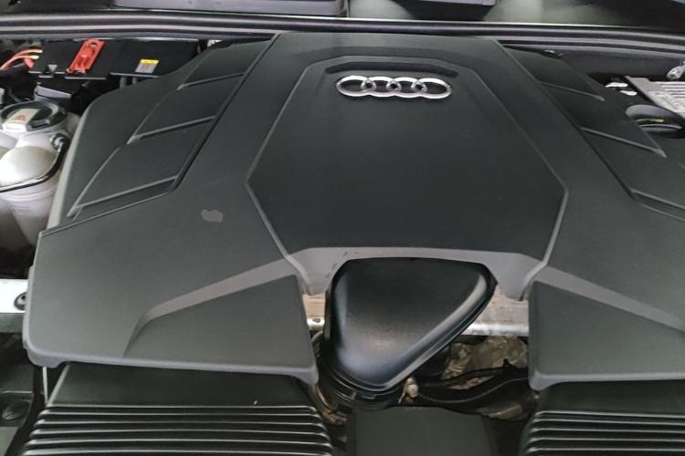 Used Audi Q7 2020 55 TFSI quattro S line sports model Engine Bay