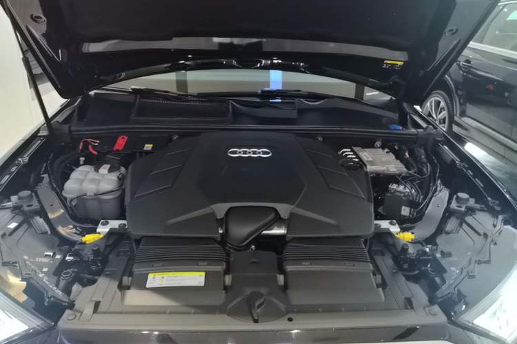 Used Audi Q7 2020 55 TFSI quattro S line sports model Engine Bay