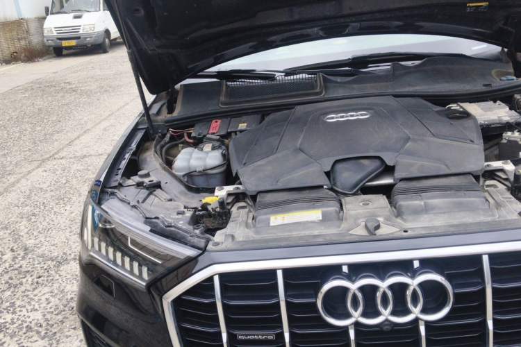 Used Audi Q7 2020 55 TFSI quattro S line sports model Engine Bay Right