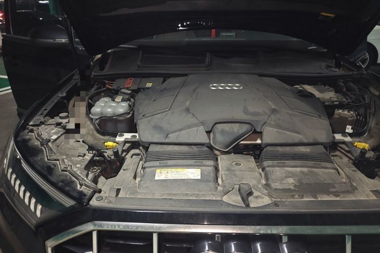 Used Audi Q7 2020 55 TFSI quattro S line sports model Engine Bay Right