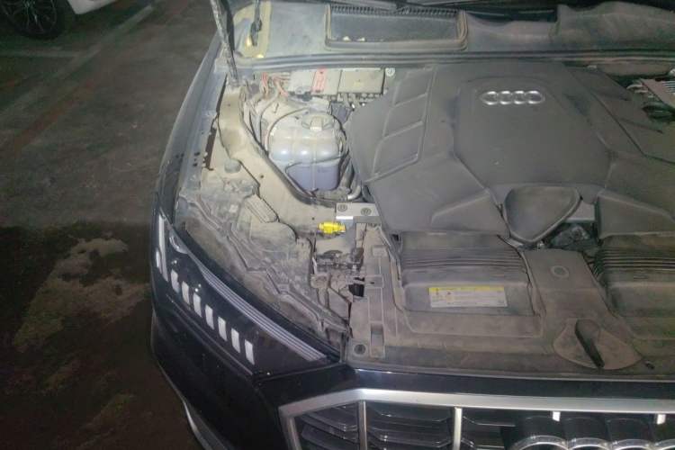 Used Audi Q7 2020 55 TFSI quattro S line sports model Engine Bay Right