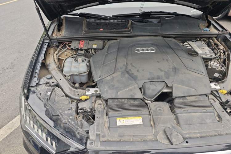 Used Audi Q7 2020 55 TFSI quattro S line sports model Engine Bay Right