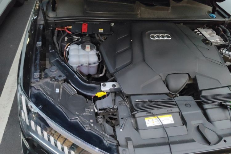 Used Audi Q7 2020 55 TFSI quattro S line sports model Engine Bay Right