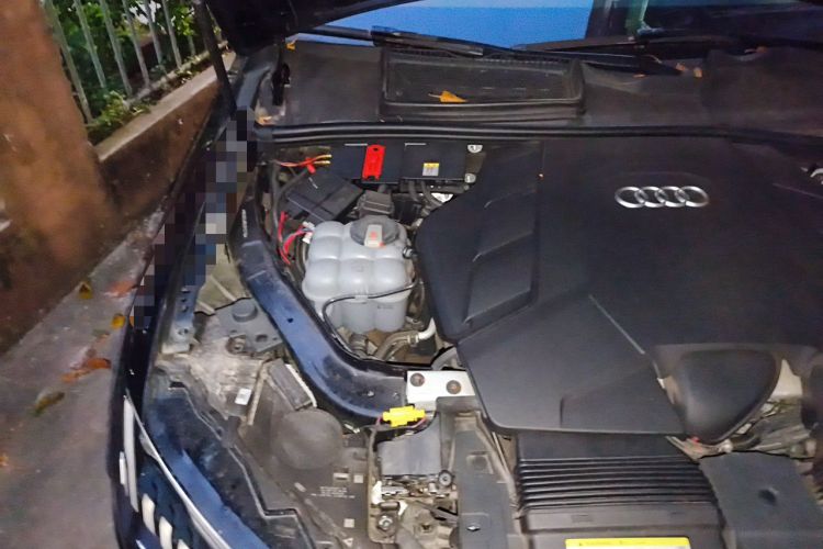 Used Audi Q7 2020 55 TFSI quattro S line sports model Engine Bay Right