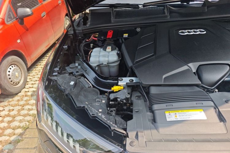 Used Audi Q7 2020 55 TFSI quattro S line sports model Engine Bay Right