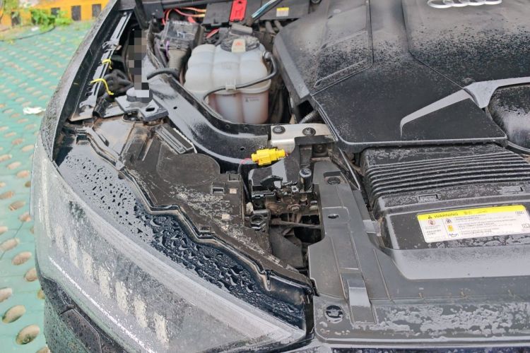 Used Audi Q7 2020 55 TFSI quattro S line sports model Engine Bay Right