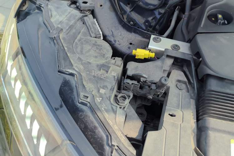 Used Audi Q7 2020 45 TFSI quattro S line Sport Limited Edition Engine Bay Right