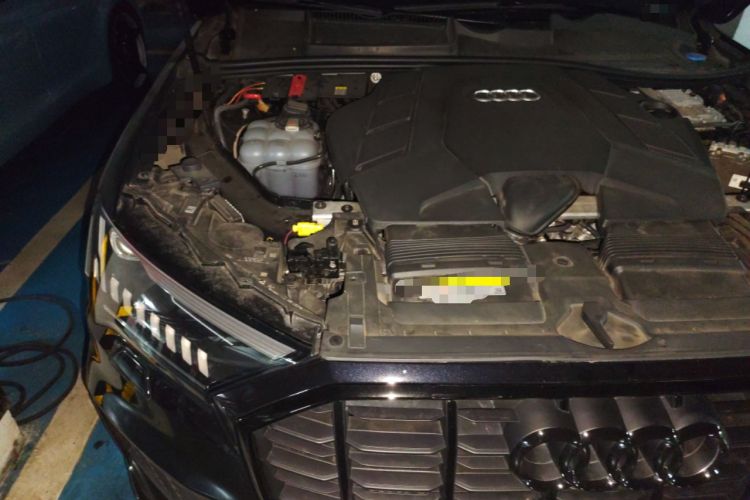 Used Audi Q7 2020 55 TFSI quattro Black Warrior Exclusive Edition Engine Bay Right