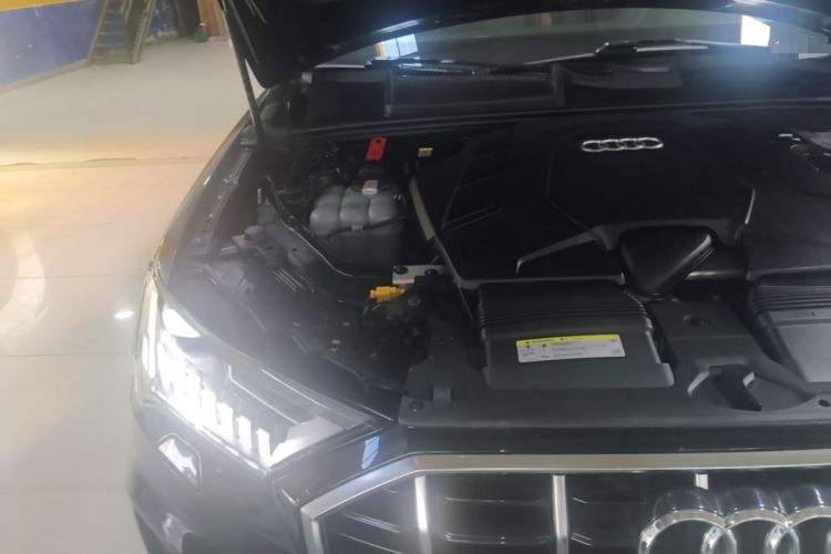 Used Audi Q7 2020 55 TFSI quattro S line sports model Engine Bay Right