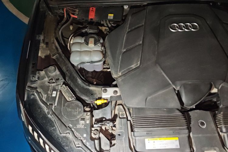 Used Audi Q7 2020 55 TFSI quattro S line sports model Engine Bay Right