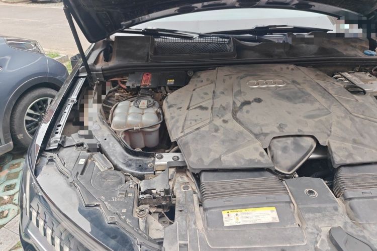 Used Audi Q7 2020 55 TFSI quattro S line sports model Engine Bay Right