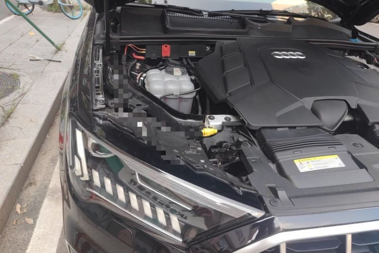 Used Audi Q7 2020 55 TFSI quattro S line sports model Engine Bay Right