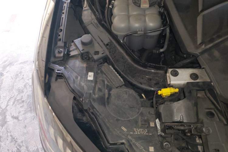 Used Audi Q7 2020 55 TFSI quattro S line sports model Engine Bay Right