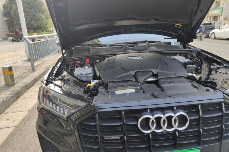 Used Audi Q7 2020 55 TFSI quattro Black Warrior Exclusive Edition Engine Bay Right