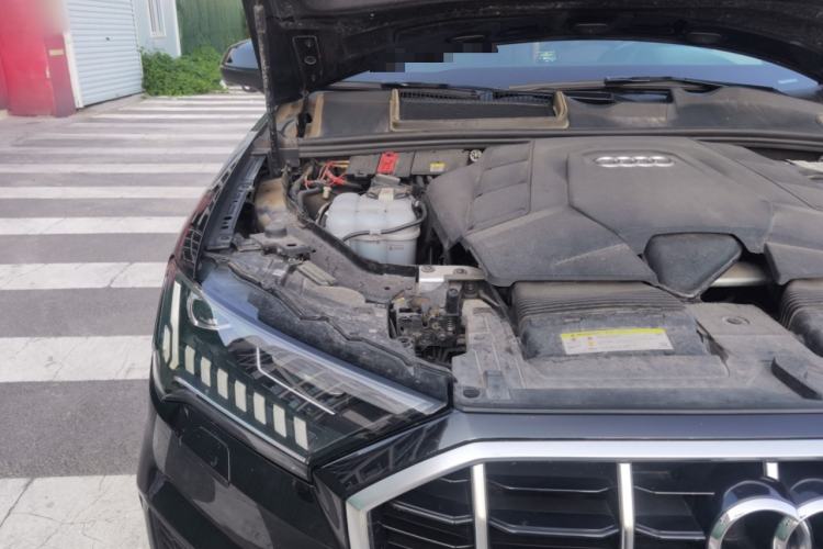 Used Audi Q7 2020 55 TFSI quattro S line sports model Engine Bay Right