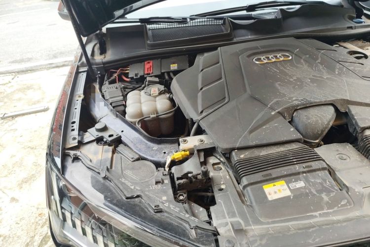 Used Audi Q7 2020 55 TFSI quattro S line Prestige Edition Engine Bay Right