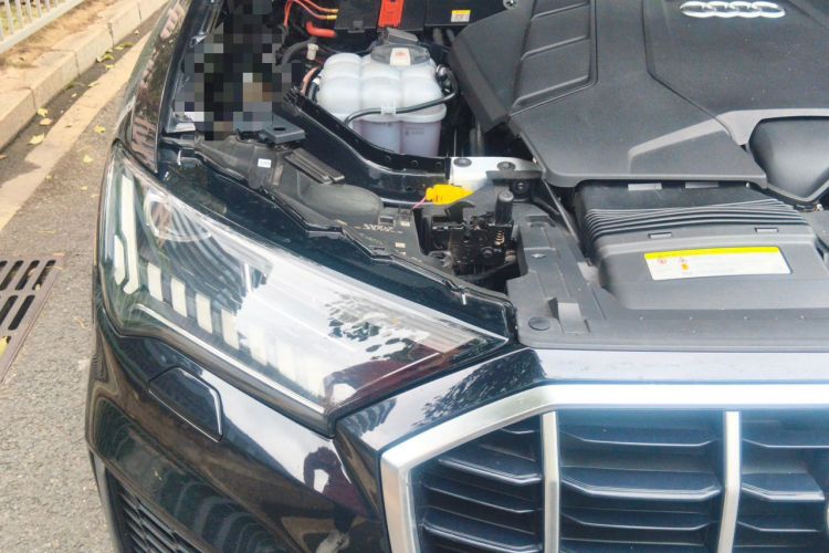 Used Audi Q7 2020 55 TFSI quattro S line sports model Engine Bay Right