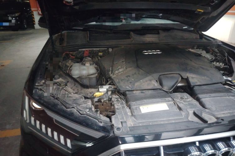 Used Audi Q7 2020 55 TFSI quattro S line sports model Engine Bay Right