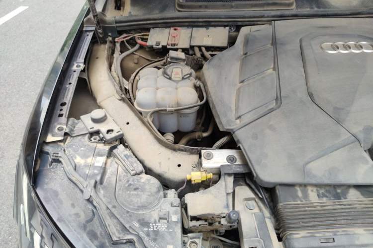 Used Audi Q7 2020 55 TFSI quattro S line sports model Engine Bay Right