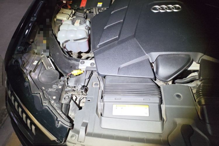 Used Audi Q7 2020 55 TFSI quattro S line sports model Engine Bay Right