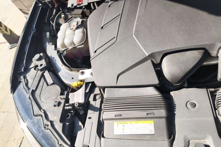 Used Audi Q7 2020 55 TFSI quattro S line sports model Engine Bay Right