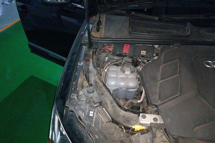 Used Audi Q7 2020 55 TFSI quattro S line sports model Engine Bay Right