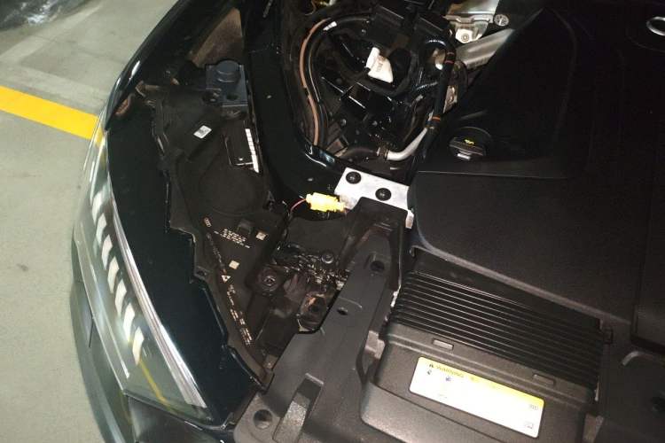 Used Audi Q7 2020 45 TFSI quattro Exclusive Edition Engine Bay Right