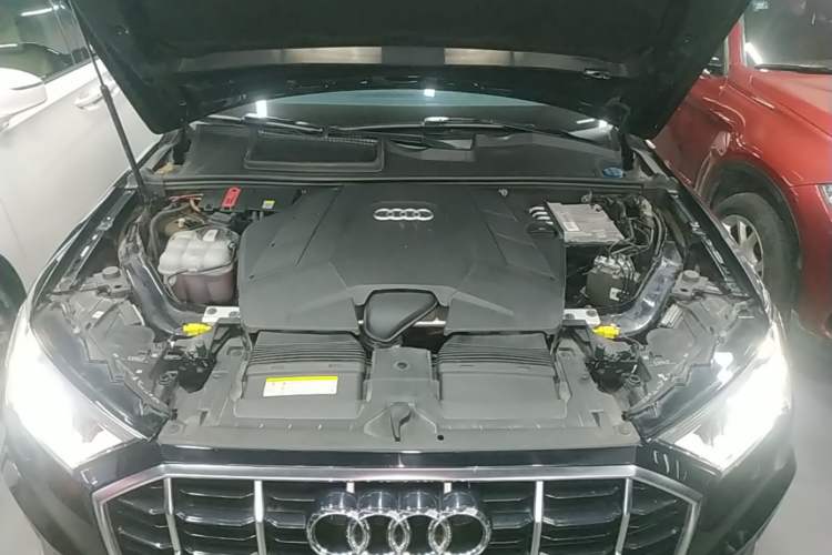 Used Audi Q7 2020 55 TFSI quattro S line sports model Engine Bay
