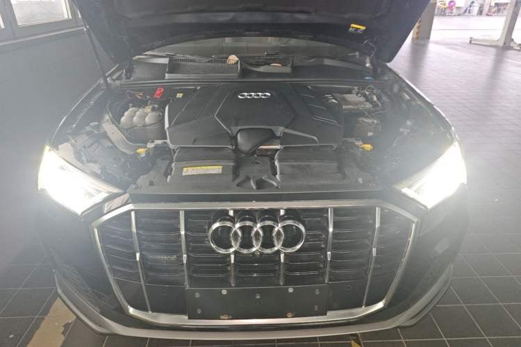 Used Audi Q7 2020 55 TFSI quattro S line sports model Engine Bay