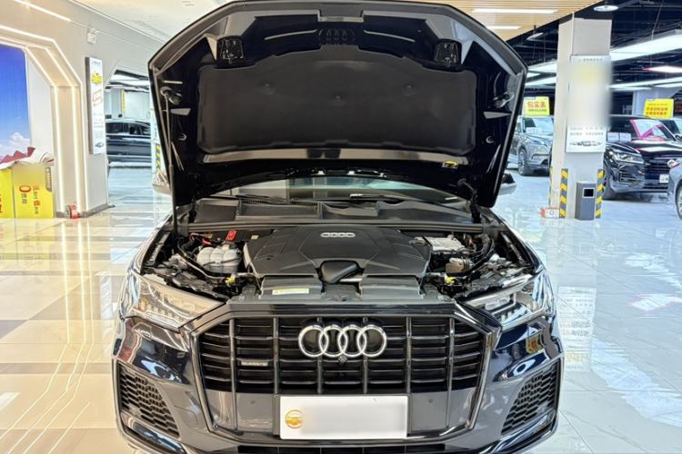 Used Audi Q7 2020 55 TFSI quattro S line sports model Engine Bay