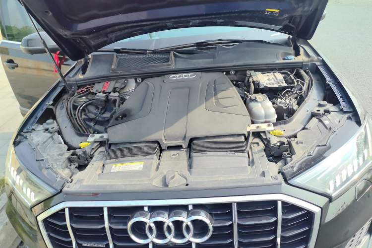 Used Audi Q7 2020 45 TFSI quattro S line Sport Limited Edition Engine Bay