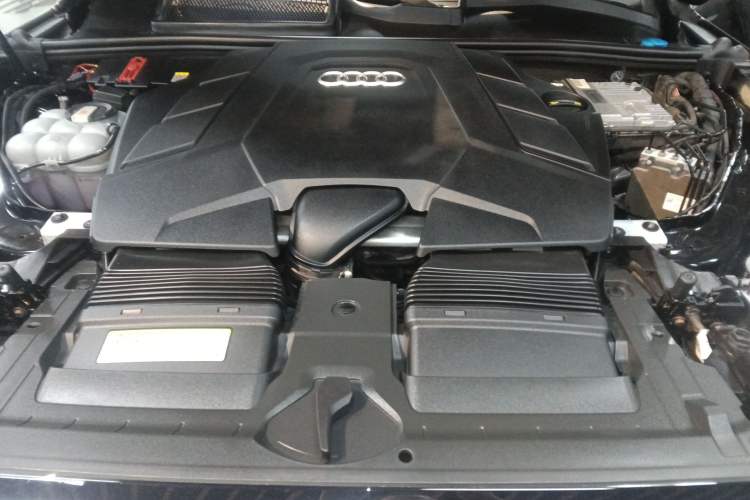 Used Audi Q7 2020 55 TFSI quattro S line sports model Engine Bay
