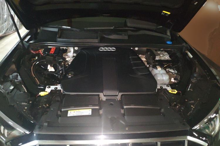 Used Audi Q7 2020 45 TFSI quattro Exclusive Edition Engine Bay