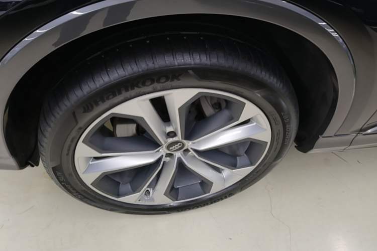 Used Audi Q7 2020 55 TFSI quattro S line sports model Exterior 4