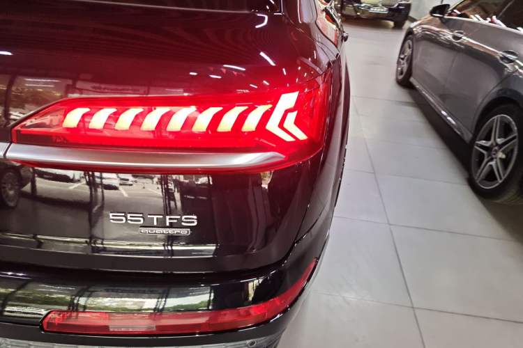 Used Audi Q7 2020 55 TFSI quattro Black Warrior Exclusive Edition Exterior 6
