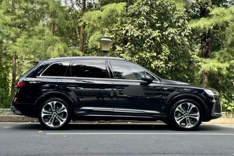 Used Audi Q7 2020 55 TFSI quattro S line sports model Exterior 9