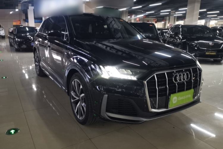 Used Audi Q7 2020 55 TFSI quattro S line sports model Front Right 45 Deg