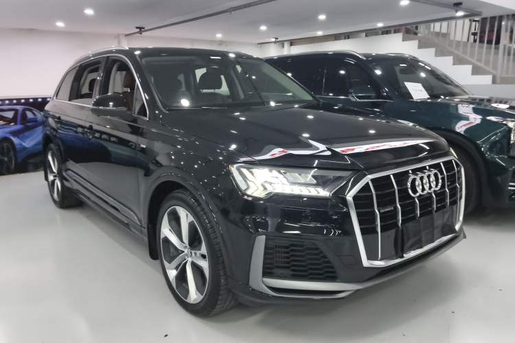 Used Audi Q7 2020 55 TFSI quattro S line sports model Front Right 45 Deg