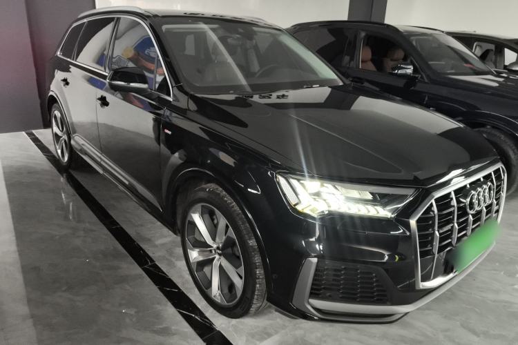 Used Audi Q7 2020 55 TFSI quattro S line sports model Front Right 45 Deg