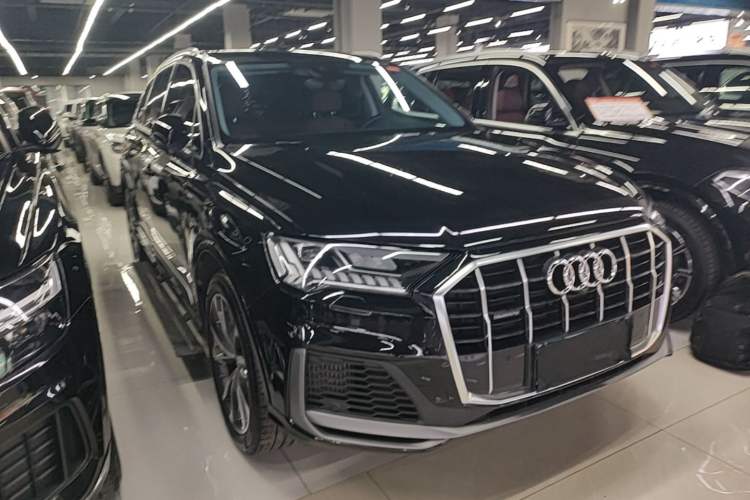 Used Audi Q7 2020 55 TFSI quattro S line sports model Front Right 45 Deg