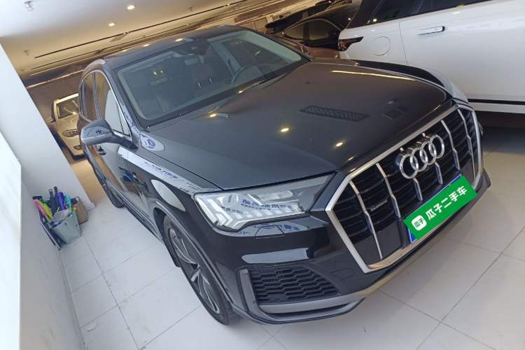 Used Audi Q7 2020 55 TFSI quattro S line sports model Front Right 45 Deg
