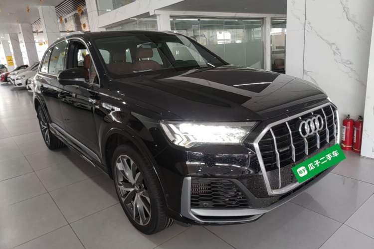 Used Audi Q7 2020 55 TFSI quattro S line sports model Front Right 45 Deg
