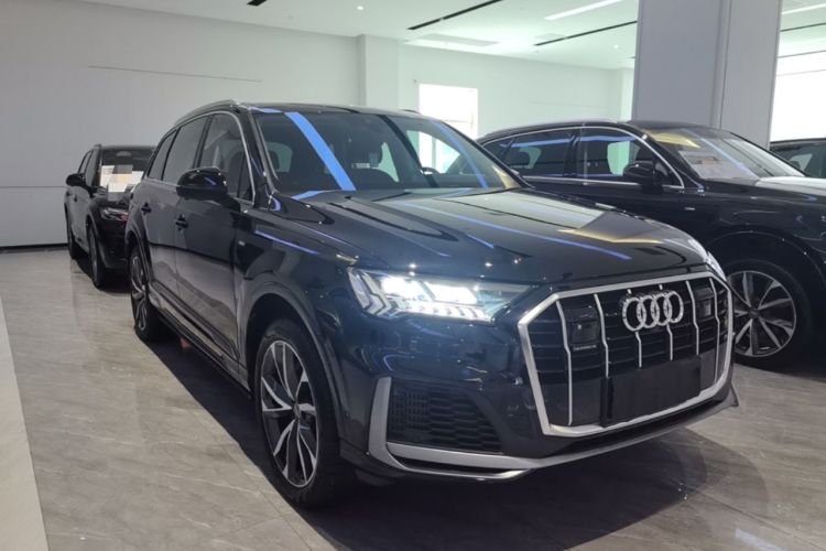 Used Audi Q7 2020 55 TFSI quattro S line sports model Front Right 45 Deg