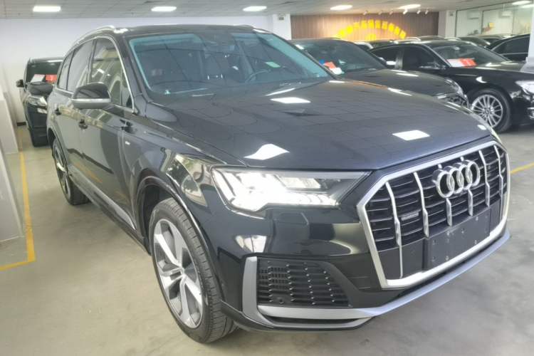 Used Audi Q7 2020 55 TFSI quattro S line sports model Front Right 45 Deg