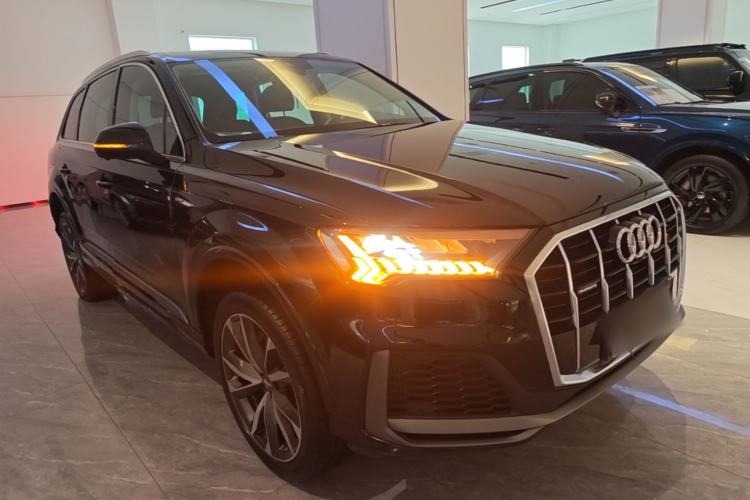 Used Audi Q7 2020 55 TFSI quattro S line sports model Front Right 45 Deg