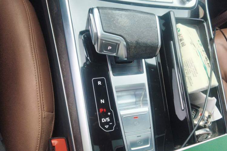 Used Audi Q7 2020 55 TFSI quattro S line sports model Gear Lever
