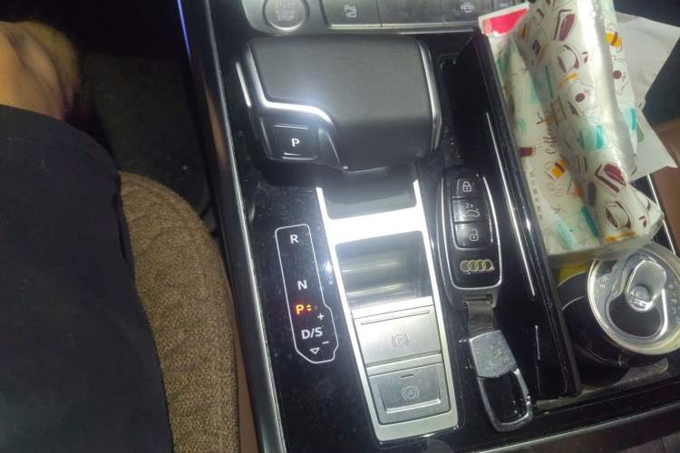 Used Audi Q7 2020 55 TFSI quattro S line sports model Gear Lever